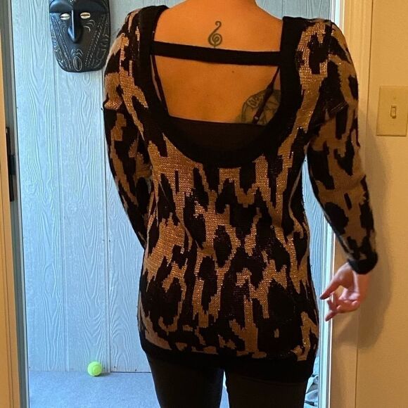 Minkpink, women’s leopard, open back pullover long sleeve sweater size small - Picture 5 of 5